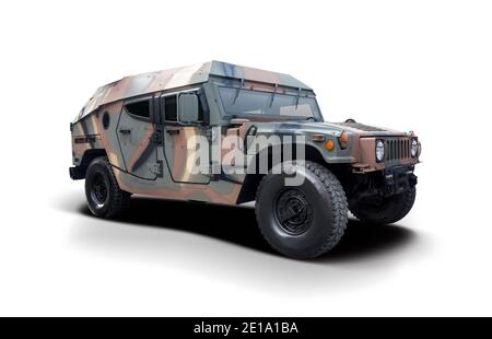 Militär-SUV-Fahrzeug isoliert auf weißem Hintergrund Stockfoto