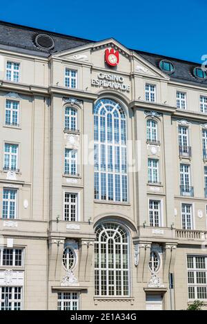 Hamburg, Deutschland - 25. August 2019: Fassade und Logo der Spielbank Hamburg in Hamburg Stockfoto