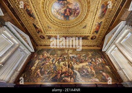 Herrliche Sala dell’Albergo in Scuola Grande di San Rocco mit Tintoretto Kreuzigung, Venedig, Venetien, Italien Stockfoto