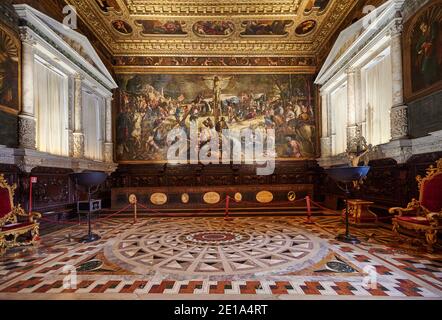 Herrliche Sala dell’Albergo in Scuola Grande di San Rocco mit Tintoretto Kreuzigung, Venedig, Venetien, Italien Stockfoto