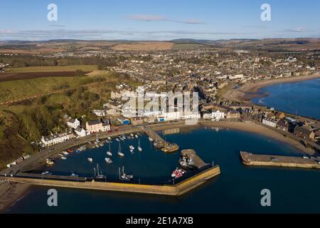 Luftaufnahme von Stonehaven und seinem Hafen, Aberdeenshire, Schottland. Stockfoto