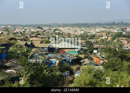 Cox’s Bazar, Bangladesch - 05. Oktober 2019 Blick auf das weltweit größte Rohingya-Flüchtlingslager in Balukhali in Cox's Bazar, Bangladesch Stockfoto