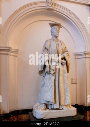 1891 Skulptur der Königin Alexandra von Victor von Hohenlohe-Langenburg am Eingang des Royal College of Music in der Prince Consort Road, London SW7 2BS Stockfoto