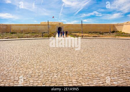 Sagres, Algarve, Portugal - Februar 2019: Blick auf den Haupteingang der Festung Beliche Stockfoto