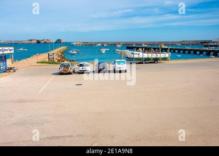 Sagres, Algarve, Portugal - Februar 2019: Panoramablick auf den Fischerhafen von Sagres Stockfoto
