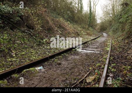 Die selten genutzte Scunthorpe Stahlwerke zu Flixborough Wharf eingleisige Mineraleisenbahn Linie, Lincolnshire, Großbritannien. Stockfoto