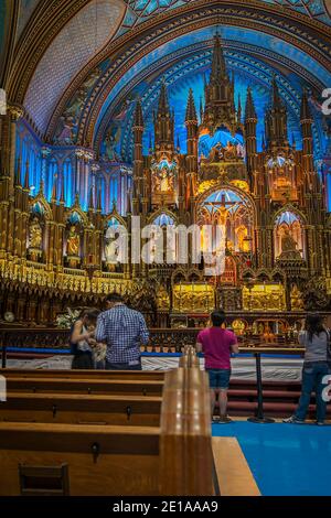 Montreal, Quebec, Kanada, Juli 2012 - im Inneren der Notre-Dame Basilika, der historischen Kirche, die für ihre weltberühmte gotische Wiederbelebung bekannt ist Stockfoto