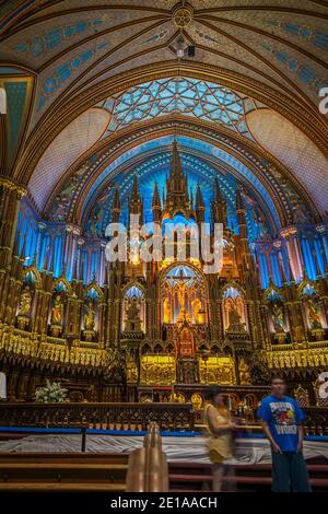 Montreal, Quebec, Kanada, Juli 2012 - im Inneren der Notre-Dame Basilika, der historischen Kirche, die für ihre weltberühmte gotische Wiederbelebung bekannt ist Stockfoto