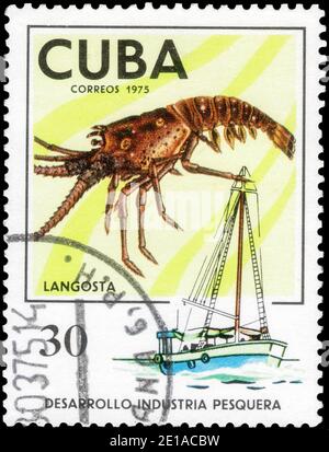 Sankt Petersburg, Russland - 05. Dezember 2020: Briefmarke gedruckt in Kuba mit dem Bild des Angler und Crawfish, Jasus, um 1975 Stockfoto