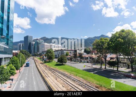 Bogota, Kolumbien. Januar 2021. Die Straßen von Bogota allein am ersten Tag der strengen Quarantäne verordnet wegen hoher Ansteckung, die in den letzten Wochen von covid registriert wurde 19 in der Stadt Bogota in den Städten Suba, Engativa und Usaquen. Quelle: Daniel Garzon Herazo/ZUMA Wire/Alamy Live News Stockfoto