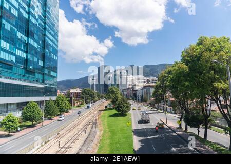 Bogota, Kolumbien. Januar 2021. Die Straßen von Bogota allein am ersten Tag der strengen Quarantäne verordnet wegen hoher Ansteckung, die in den letzten Wochen von covid registriert wurde 19 in der Stadt Bogota in den Städten Suba, Engativa und Usaquen. Quelle: Daniel Garzon Herazo/ZUMA Wire/Alamy Live News Stockfoto