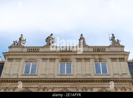 Das Neue Schloss, das am Schlossplatz in Stuttgart steht Stockfoto