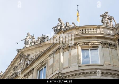 Das Neue Schloss, das am Schlossplatz in Stuttgart steht Stockfoto