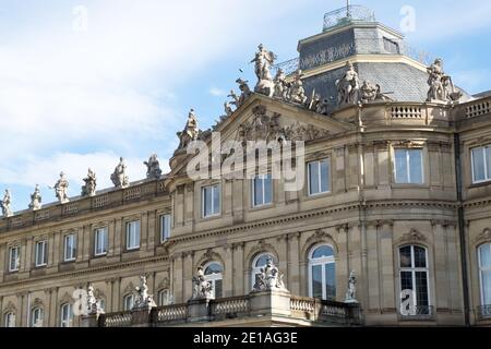 Das Neue Schloss, das am Schlossplatz in Stuttgart steht Stockfoto