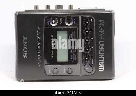 Ca. 1990 Sony WALKMAN ® Kassettenrecorder mit automatischer Umkehr und UKW-Radio. Stockfoto