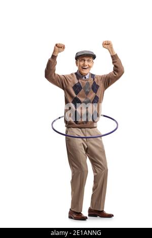 Ganzkörperportrait eines glücklichen älteren Mannes, der ein spinnend hula Hoop isoliert auf weißem Hintergrund Stockfoto