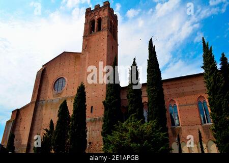 Blick auf die Kirche San Domenico in Siena Italien Stockfoto