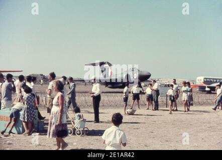 Dia-Film-Scan von Gloster Javelin FAW9, XH719 „J“, auf statischer Anzeige bei RAF Ta Qali, Ta Kali, Malta, RAF Station Open Air Day. August 1960 Stockfoto