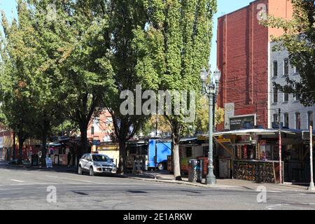 Portland, Oregon - 0ct, 26, 2020: Editorial image - General View of Food Carts in Downtown Portland in the Fall. Stockfoto