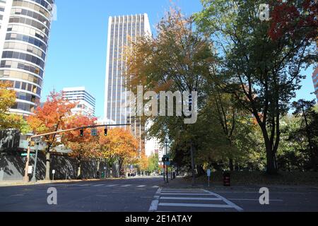 Portland, Oregon - 0ct, 26, 2020: Editorial image - General View of 4th Ave in Downtown Portland in the Fall. Stockfoto