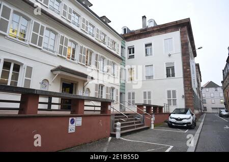 Erste Impfungen gegen Covid in der Klinik La Toussaint in Straßburg. Patienten und medizinisches Personal erhalten den Impfstoff von Pfizer BioNTech. Diese Injektionen werden in einer Abteilung dieser Klinik der Saint-Vincent Hospital Group durchgeführt, einer privaten Einrichtung von kollektivem Interesse, die von der Agence Regionale de Sante (ARS) Grand Est (Regionale Gesundheitsbehörde) als Pilotanlage ausgewiesen wird. 5. Januar 2021, in Straßburg Nordostfrankreich.Foto von Nicolas Roses/ABACAPRESS.COM Stockfoto