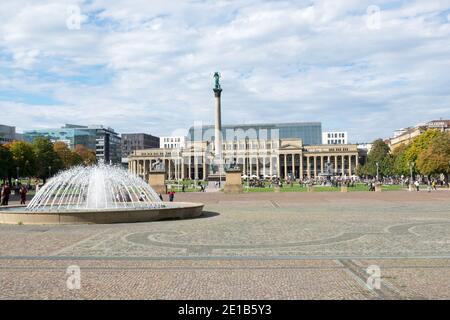 STUTTGART, DEUTSCHLAND - 17. NOVEMBER 2020: Das Neue Schloss am Schlossplatz in Stuttgart Stockfoto