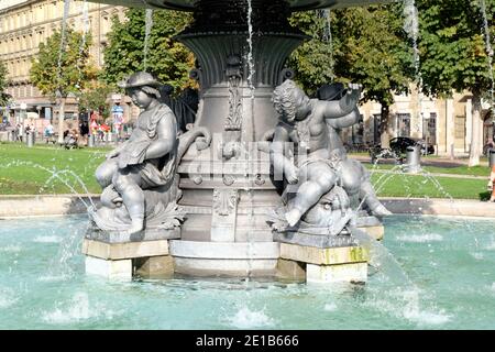 STUTTGART, 17. NOVEMBER 2020: Der Schlossplatz ist der größte Platz im Zentrum der Stadt Stuttgart und beherbergt das Neue Schloss Stockfoto