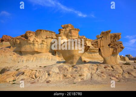 Bolnuevo Sandsteinfelsen Erosionen in der Nähe von Mazarron Spanien tiefe Farben Stockfoto