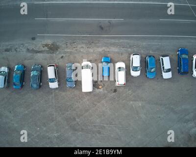 Geparkte Autos Luftaufnahme in Australien in einer offenen Straße Lage. Stockfoto