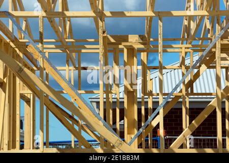 Wohnbaustelle abstrakte Ansicht zeigt Struktur, Schreinerei und Fachwerkhaus in Victoria, Australien. Stockfoto