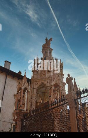 Berühmtes gotisches Grabmal der Scaligergräber Arche Scaligere in Verona, Venetien, Italien Stockfoto