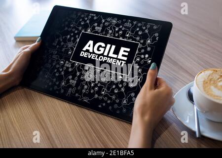 Agile Entwicklung Konzept auf dem Bildschirm des Geräts Stockfoto