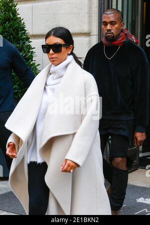 Berichte haben behauptet, dass die Ehe von Kim Kardashian und Kanye West nach sechs Jahren kurz vor dem Ende steht - Akte - Kim Kardashian und Kanye West verlassen am 24. September 2014 das Royal Monceau Palace Hotel in Paris, Frankreich. Die pariser Modewoche beginnt heute und läuft bis zum 2. Oktober. Foto von ABACAPRESS.COM Stockfoto