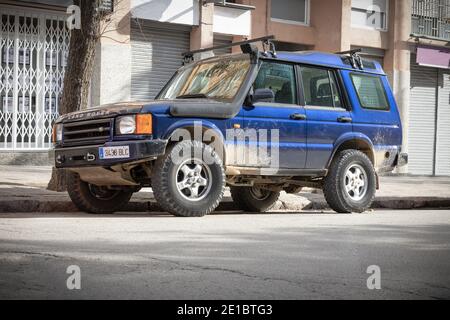 SABADELL, SPANIEN, 2. JANUAR 2021: Land Rover Discovery (AKA 'Disco') Serie II Td5 Stockfoto