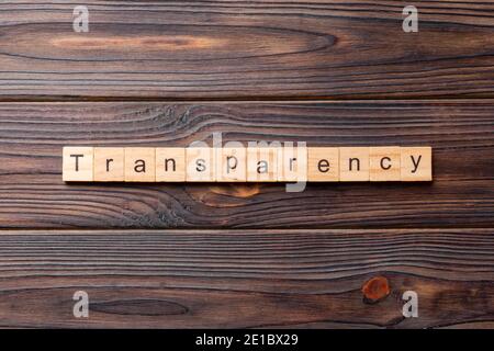 Transparenz Wort auf Holz Baustein geschrieben. Transparenz text auf Tisch, Konzept. Stockfoto