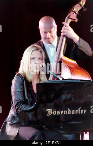 Diana Krall, die kanadische Jazzpianistin und Sängerin, spielt live in Princes St. Gardens, Edinburgh Stockfoto