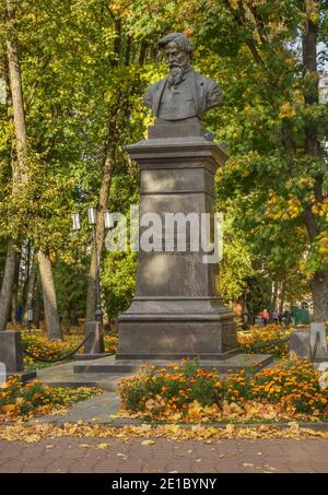 Denkmal für Aleksey Konstantinovich Tolstoi im Park nach Aleksey Tolstoi in Brjansk benannt. Russland Stockfoto