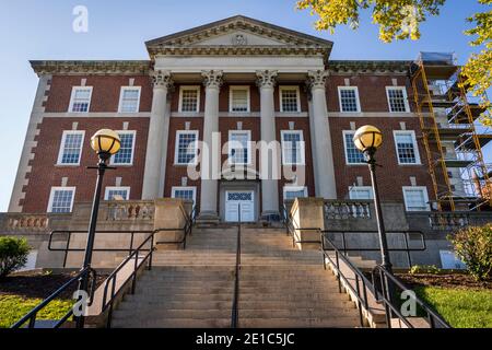 Die Maxwell School of Citizenship and Public Affairs auf dem Campus der Syracuse University in Syracuse, New York, im Bundesstaat New York. Stockfoto