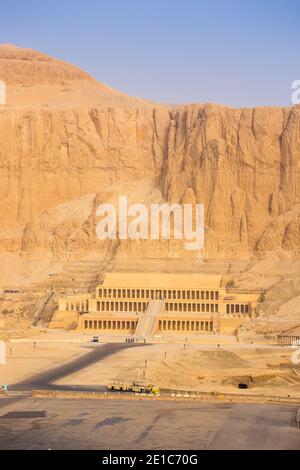 Ägypten, Luxor, Westjordanland, Deir Al Bahri, Tempel der Hatschepsut auch bekannt als Djeser-djeseru, Heiliger der Allerheiligsten Stockfoto