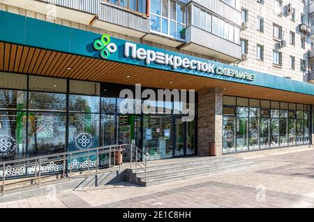 Samara, Russland - 4. Mai 2019: Perekristok Samara Store. Perekristok ist eine russische Supermarktkette, die von der X5 Retail Group betrieben wird Stockfoto