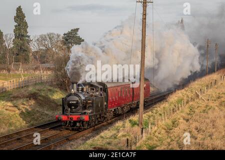 BR '3F' 0-6-0T Nr. 47406 führt bei Woodthorpe auf der Großen Zentralbahn Stockfoto