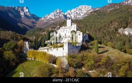 Schloss Avio in der Provinz Trient, Vallagarina, Trentino-Südtirol, norditalien, europa. Sabbionara mittelalterliche Burg. Stockfoto