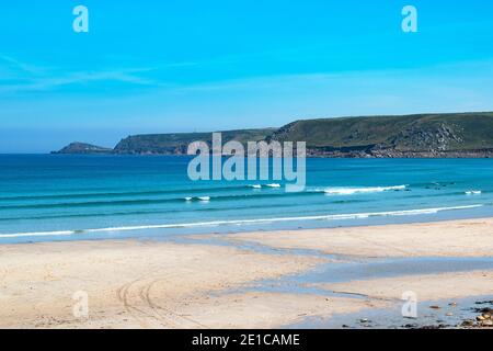 Die weiße Bucht in der bucht sennen in der Nähe von Lands endet in cornwall england Stockfoto