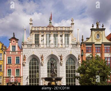 Neptun Brunnen vor der Artus Courtin an Dluga Straße in Danzig. Polen Stockfoto