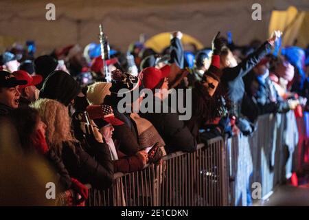 Washington, USA. Januar 2021. Anhänger des sitzenden US-Präsidenten Donald Trump versammeln sich am Freedom Plaza in Washington, DC, USA, 5. Januar 2020. Quelle: Liu Jie/Xinhua/Alamy Live News Stockfoto