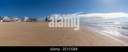 Schöner Strand von Faro an der Algarve Küste von Portugal Stockfoto