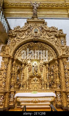 Faro, Portugal - 31. Dezember 2020: Blick auf das Innere der Igreja do Carmo Kirche in Faro Stockfoto