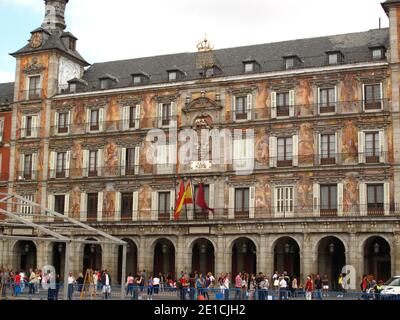 Plaza Mayor mit dem Gebäude Casa de la Panaderia Das Zentrum von Madrid Stockfoto