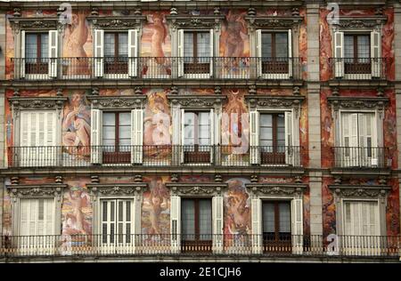 Plaza Mayor mit dem Gebäude Casa de la Panaderia Das Zentrum von Madrid Stockfoto