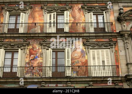 Plaza Mayor mit dem Gebäude Casa de la Panaderia Das Zentrum von Madrid Stockfoto